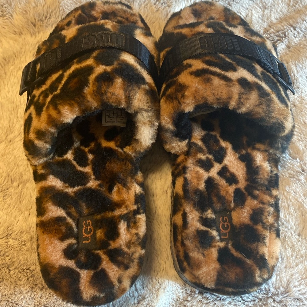 UGG Fluffita leopard size 8